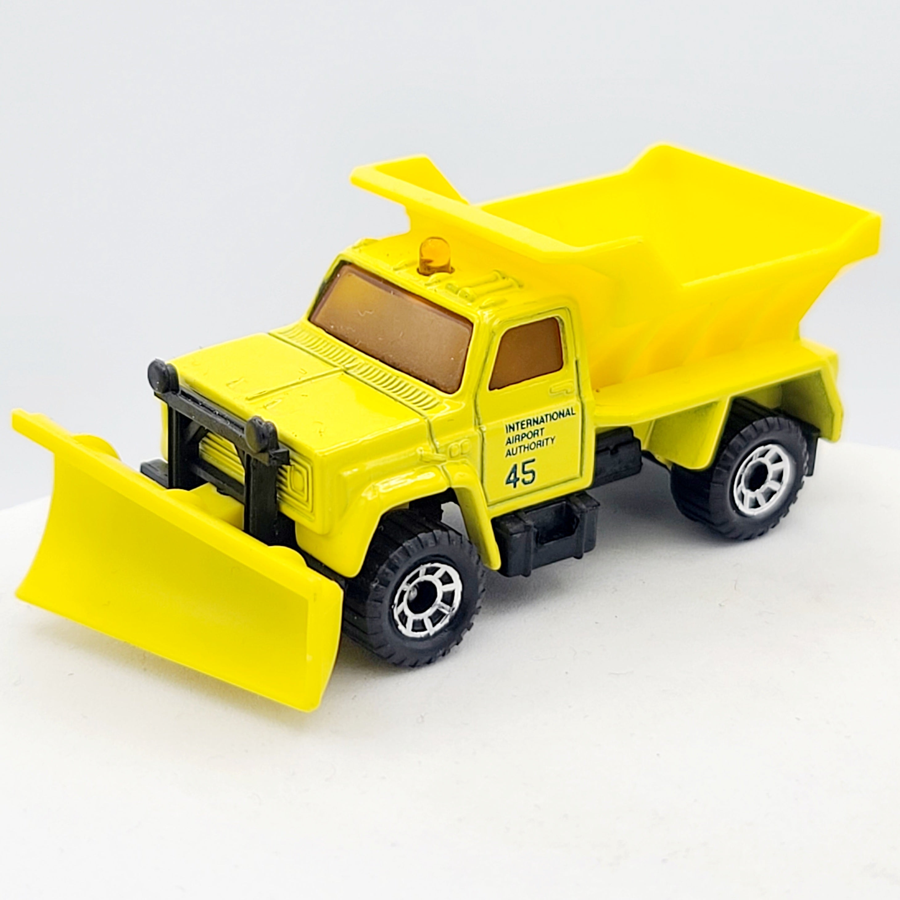 Matchbox Highway Maintenance Truck / Plow Master 6000 (1990 MBX Basic 1-75)